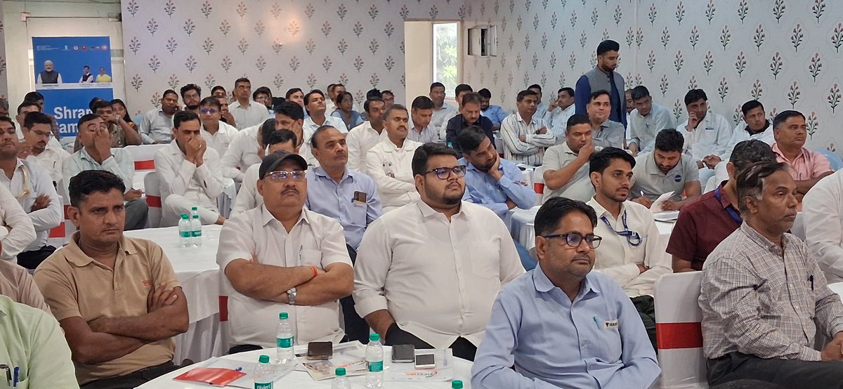 LabourMinistry's tweet photo. Taking the Labour Codes closer to industry and stakeholders.

Today, as part of #ShramSamvad, a Labour Codes awareness and stakeholder interaction session was organised in Bhiwadi in collaboration with FICCI and the Government of Rajasthan.

#LabourCodes #MoLE https://t.co/b5wPAM2768