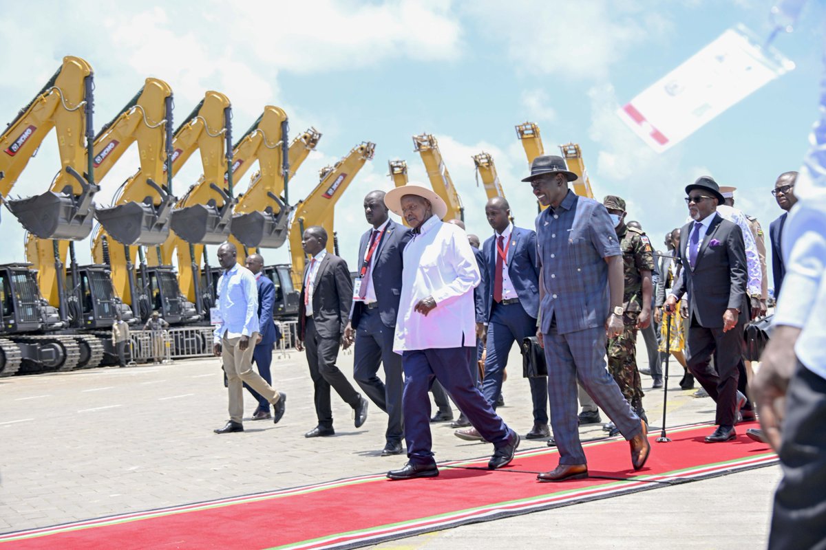 StateHouseUg's tweet photo. President @KagutaMuseveni today joined fellow leaders, including Kenya’s President William Ruto, Ethiopia’s Prime Minister Abiy Ahmed, Togo’s President Jean-Lucien Savi de Tové and Benin’s President Patrice Talon, at the groundbreaking ceremony of the Dangote East Africa Refinery in Lamu, Kenya.