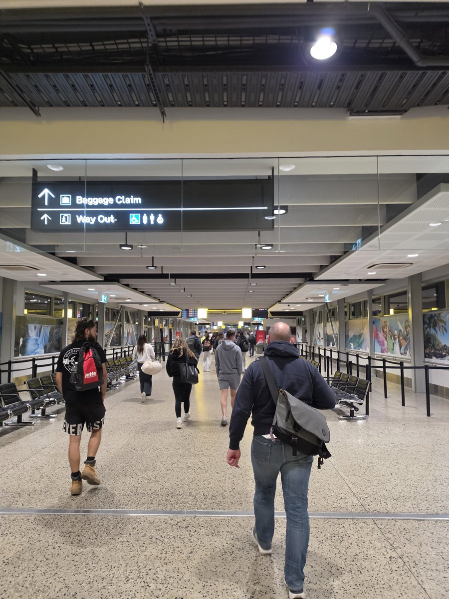 mwupfront's tweet photo. forgot how far away the jetstar gates are at melb domestic. send the poor people as far away as possible https://t.co/Co3zE8ELM9