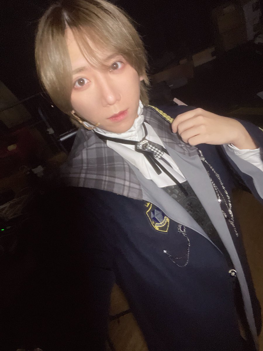 Yota_Suzuki_'s tweet photo. 舞台『拝啓、親愛なる魔法使いのあなたへ  - lapis lazuli -』
初日終了しました！
ご観劇いただいた皆様、お手紙も、誠にありがとうございます！
レタステの世界如何だったでしょうか？
明日からも、ユーリとトオル先輩と一緒に！ルーレット寮長の分も背負って丁寧に届けて参ります！！
#レタステ https://t.co/EhisXGDCS4
