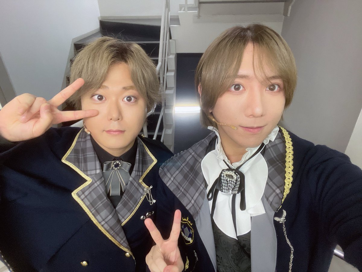 Yota_Suzuki_'s tweet photo. 舞台『拝啓、親愛なる魔法使いのあなたへ  - lapis lazuli -』
初日終了しました！
ご観劇いただいた皆様、お手紙も、誠にありがとうございます！
レタステの世界如何だったでしょうか？
明日からも、ユーリとトオル先輩と一緒に！ルーレット寮長の分も背負って丁寧に届けて参ります！！
#レタステ https://t.co/EhisXGDCS4