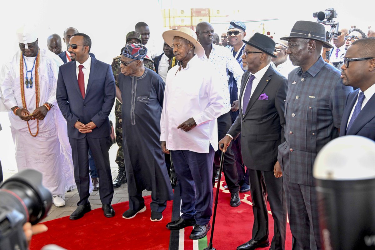 StateHouseUg's tweet photo. President @KagutaMuseveni today joined fellow leaders, including Kenya’s President William Ruto, Ethiopia’s Prime Minister Abiy Ahmed, Togo’s President Jean-Lucien Savi de Tové and Benin’s President Patrice Talon, at the groundbreaking ceremony of the Dangote East Africa Refinery in Lamu, Kenya.