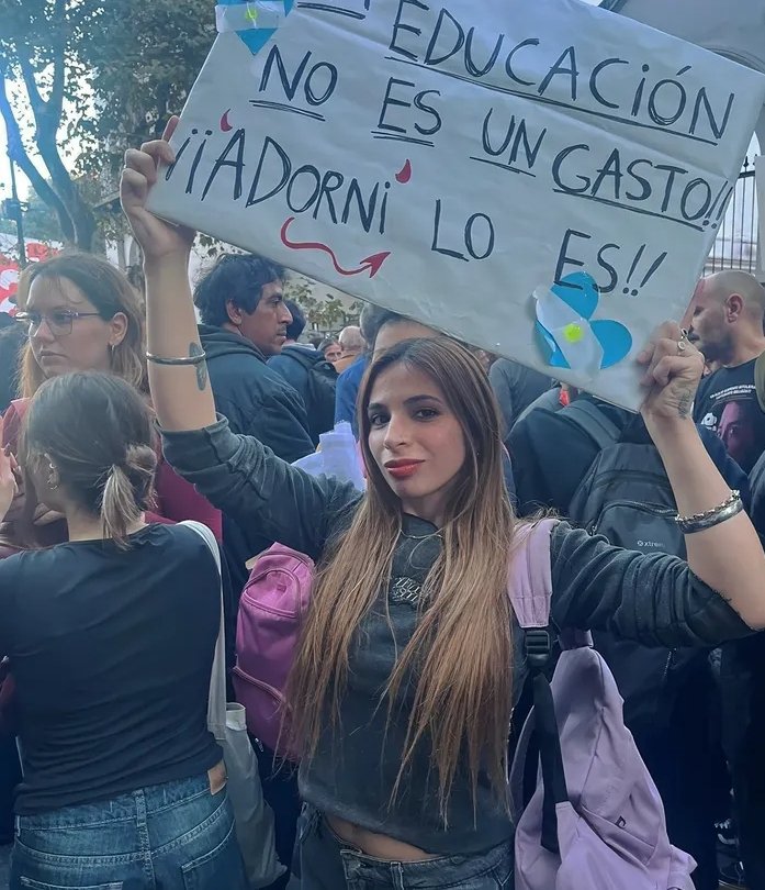 Argentina204567's tweet photo. @Solomercec Acá tenes otra profe https://t.co/gdyCYQf3cT
