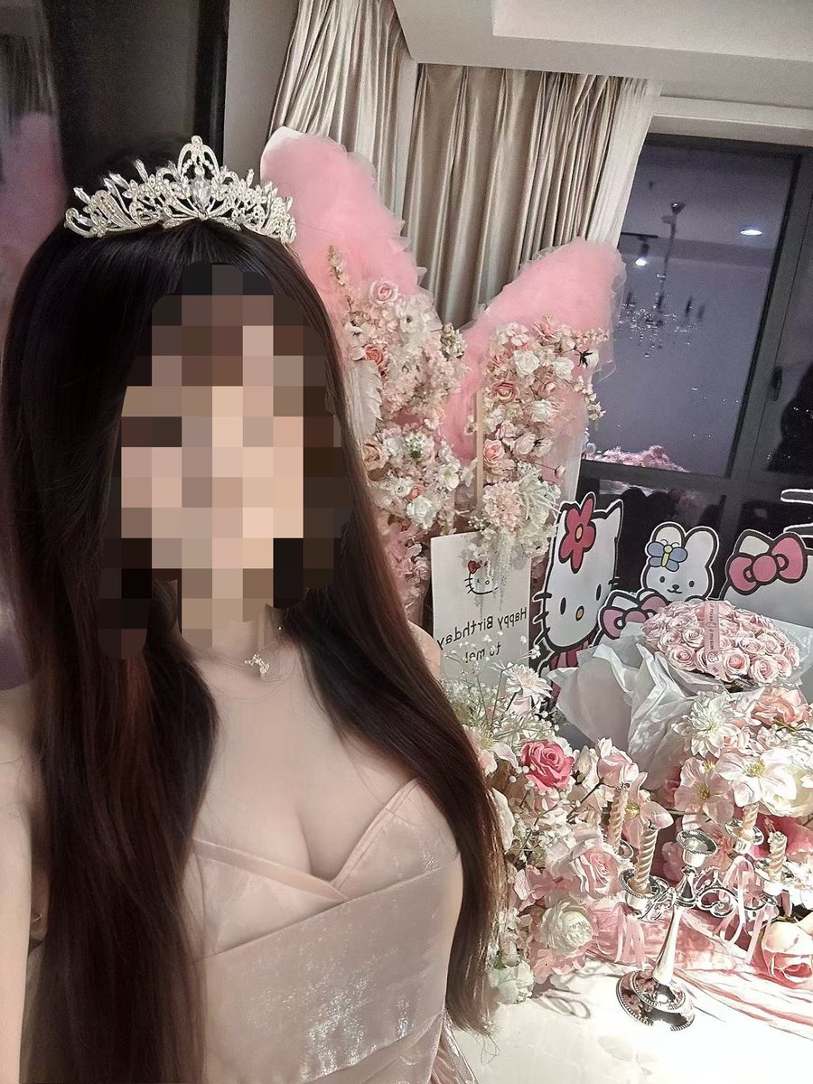 xiaozhulingqian's tweet photo. 本期贡献：68.8
累计贡献：1308.15
刚满18岁，长得可爱，会调，dy穿着暴露像🐔，接盘首选。一开始以为是骗子盗图，因为朋友圈很少，后来发现应该是真人，但是没再找她贡了，贡完微信不单删可看朋友圈
#atm奴 #报销奴 #男m #女s #绿帽 #贱畜 #公狗 #贱狗 #上贡 #女大 #调教 #小狗 #女大学生 #绿奴 https://t.co/H2pdUQx2l9