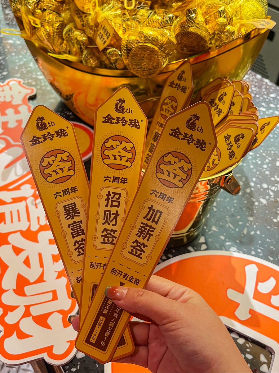 Ingledewkl's tweet photo. Churros crujientes recién fritos con azúcar! La parada perfecta para un antojo callejero https://t.co/owZifuXh74