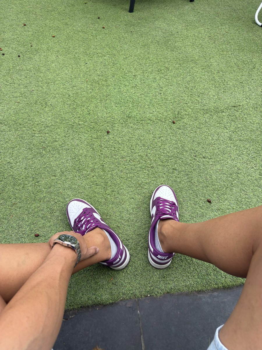 AlphaMasteDan's tweet photo. Míralos bien. ⌚️👞

Tú podrías gastarte esos 200€ en cualquier cosa que mañana ni recuerdes. Yo, en cambio, sé exactamente cómo hacer que cada euro tenga sentido.

Así que deja de pensar en lo que te cuesta a ti… y piensa en quién merece más esos 200€. 😉 https://t.co/9ca1LSsep6