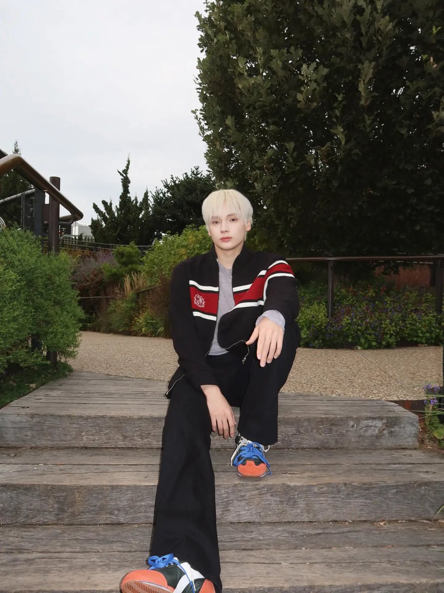 translatingTXT's tweet photo. [260930] #hueningkai (@.kaikamal_) instagram 

“#.ad just stepped out 🤍 

@.diadora @.diadora_korea @.jw_anderson
#.diadora #.jwanderson” https://t.co/PiMk8jEQSq