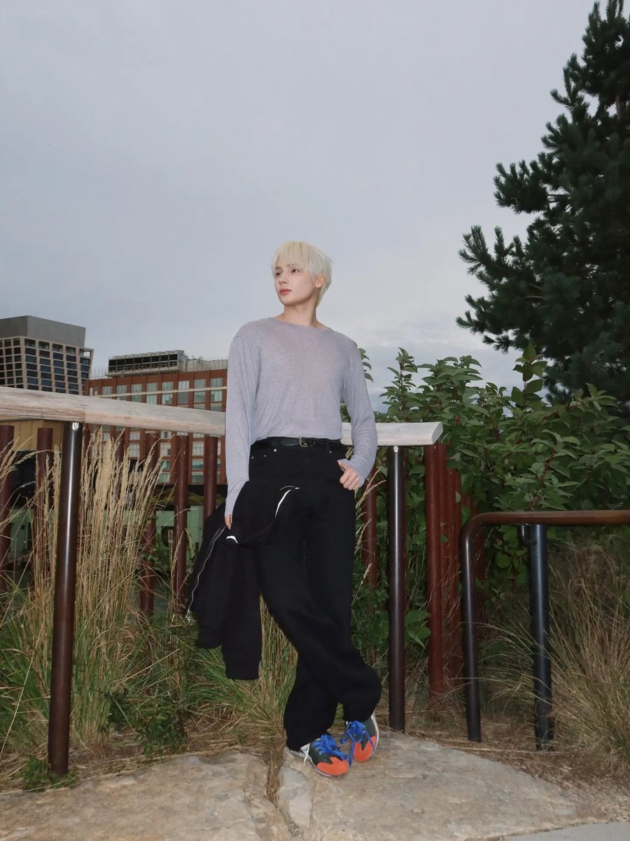 translatingTXT's tweet photo. [260930] #hueningkai (@.kaikamal_) instagram 

“#.ad just stepped out 🤍 

@.diadora @.diadora_korea @.jw_anderson
#.diadora #.jwanderson” https://t.co/PiMk8jEQSq