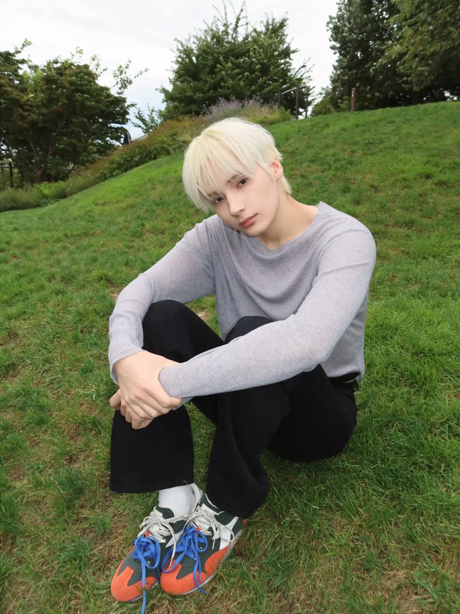 translatingTXT's tweet photo. [260930] #hueningkai (@.kaikamal_) instagram 

“#.ad just stepped out 🤍 

@.diadora @.diadora_korea @.jw_anderson
#.diadora #.jwanderson” https://t.co/PiMk8jEQSq