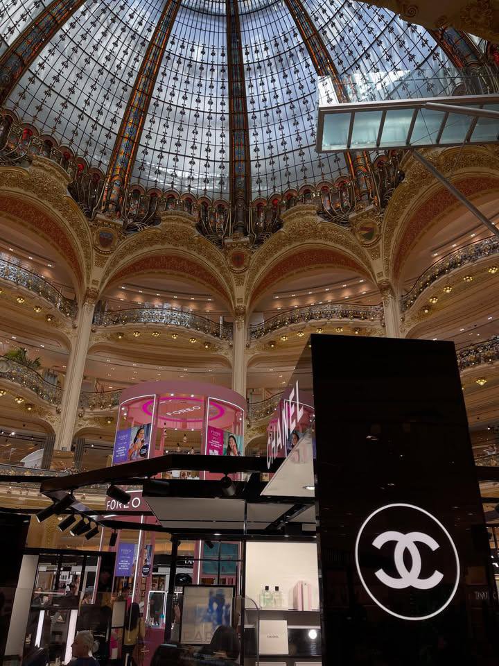 WorldCityX's tweet photo. Paris 🇫🇷🥐☕️✨ https://t.co/TxT2wFfZac