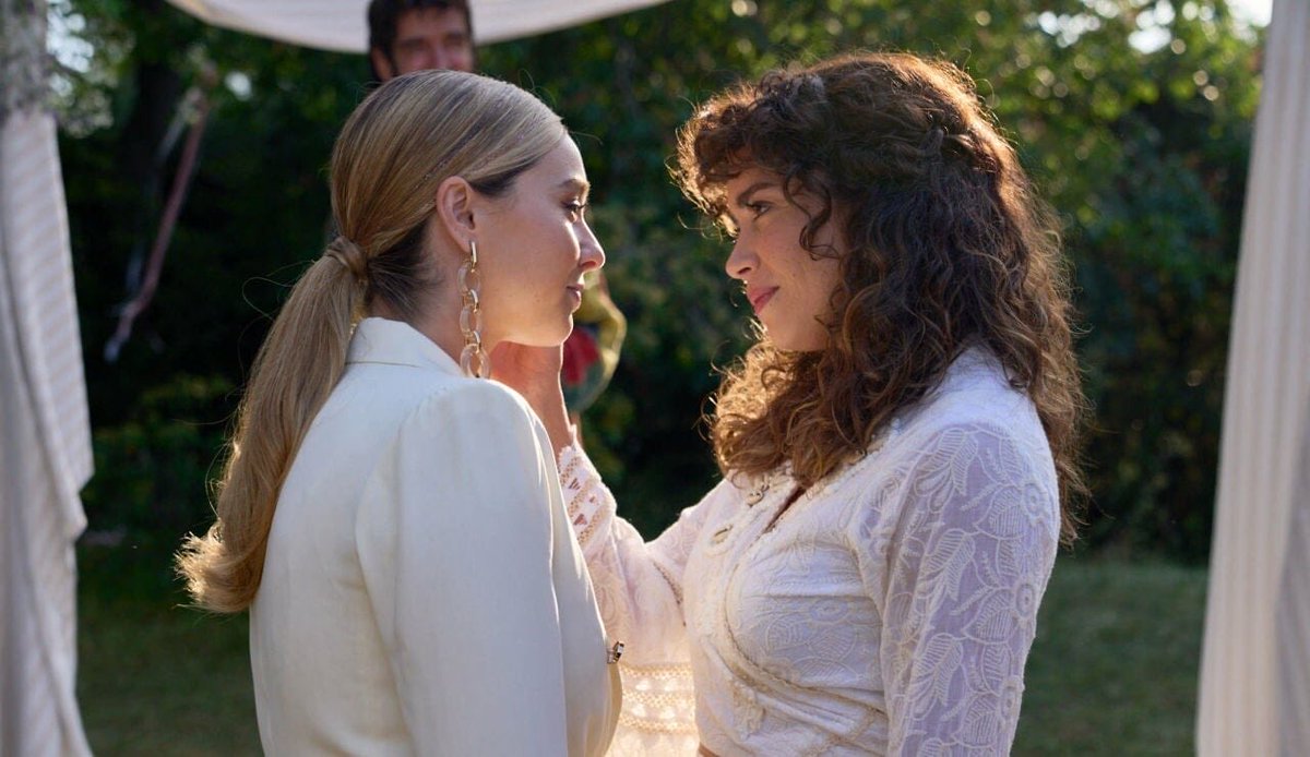 sapphicaway's tweet photo. i love you lesbian couples from soap pop, i love you https://t.co/UDWNz3xJaH
