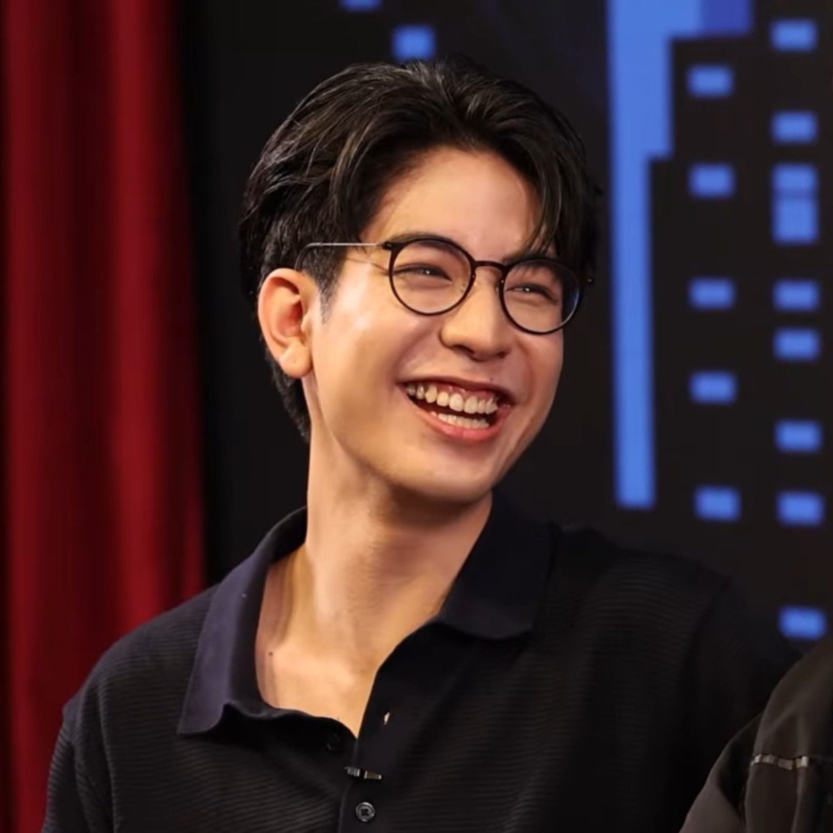 milkpeun's tweet photo. a cutie and hot nerd at the same time https://t.co/Yd1AHH5Z5N