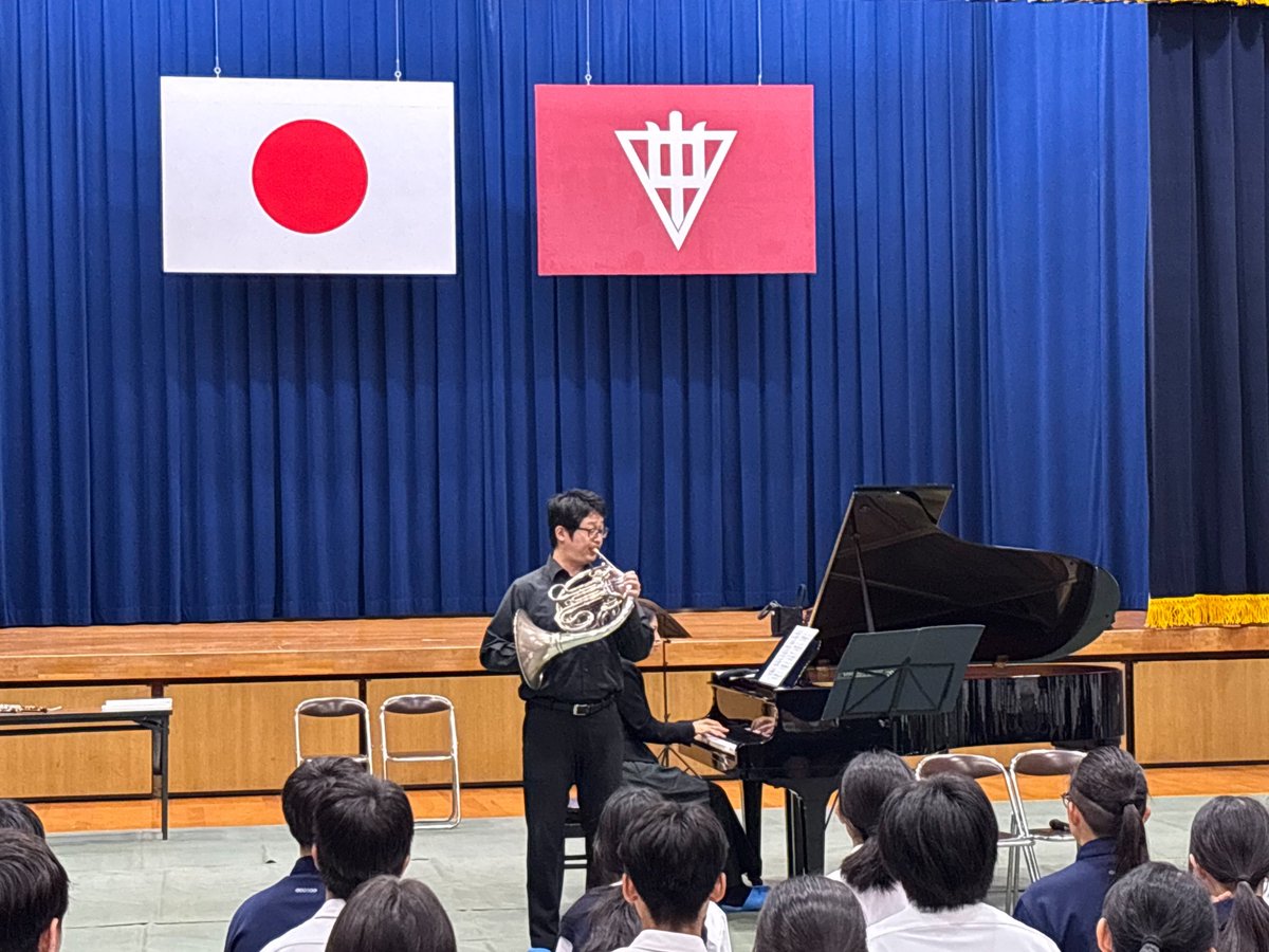 osakakyofficial's tweet photo. 【活動報告】
9月29日-30日
広島県の小中学校にて、学校巡回公演のワークショップを行いました！

■出演者■
Va.園部 真秀
Ob.大上 穂花
Hr.青木 宏朗
Pf.西尾 麻貴さん https://t.co/Z2ANPh57ds