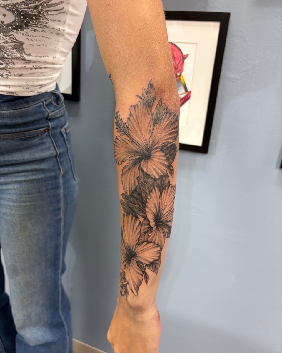DarkstarCal's tweet photo. 🎨 Discover incredible art and piercings at 10975 Magnolia Ave, Riverside. Dive into a world where creativity meets affordability! 💎Why You’ll Love It Here- Affordable Artistry: Quality pieces without the hefty price tag.
#AffordableArt #UniquePiercings #RiversideTalent https://t.co/37rLihHAhU