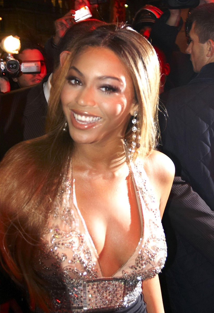bey_archives's tweet photo. beyoncé, 2007 https://t.co/YIhWELe8wG