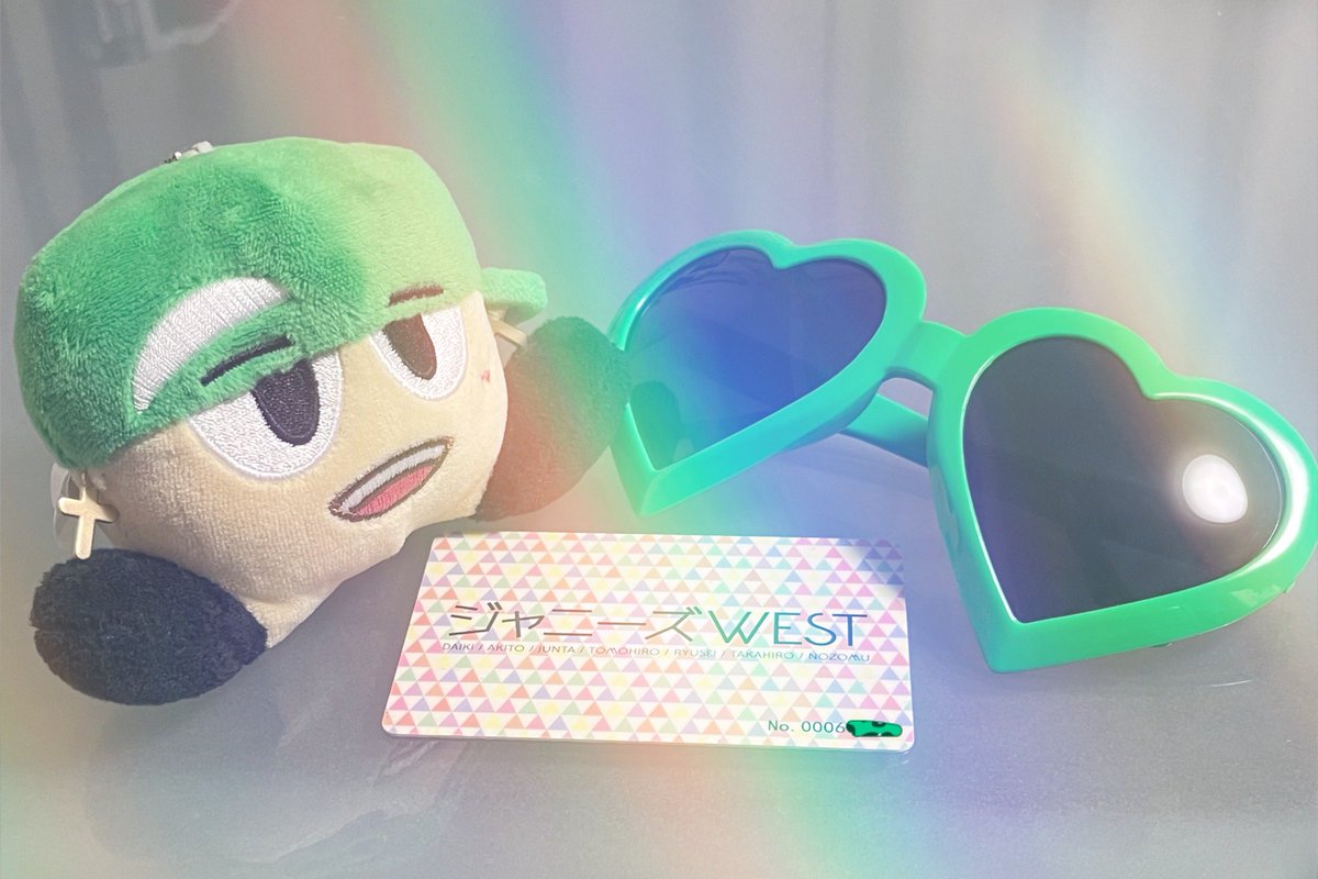 getto_li_ly's tweet photo. バイトを始めて親を説得してからの入会だから遅くなったけど…本当にずっとWESTの曲に支えられて、トークに笑って、家族内で共通の話題になり、みんなでライブに行くくらい家族の仲の良さはWESTが繋いでくれました。
WESTを届けてくれて…おおきに！
#おおきにWESTꓸ #ありがとWESTꓸ #WESTꓸ https://t.co/knhEZsDXAf