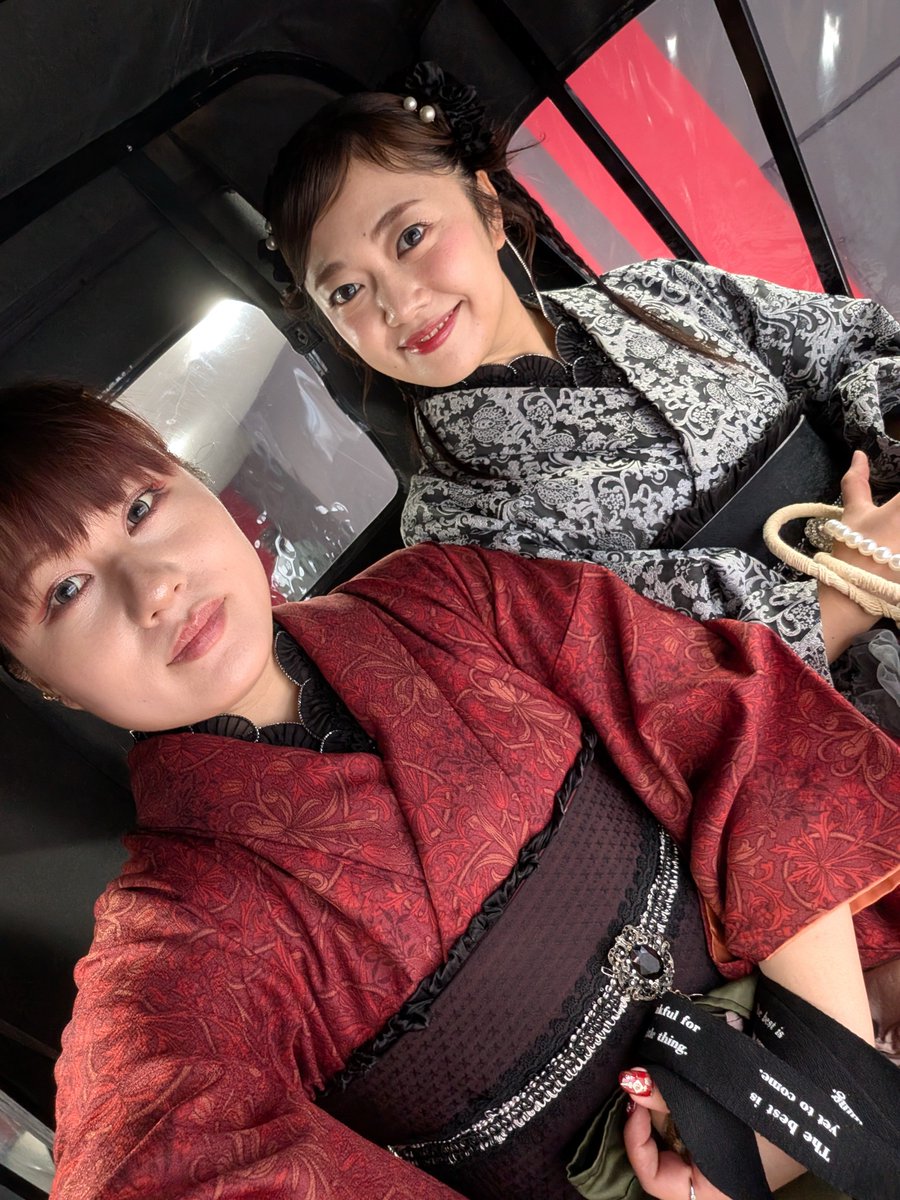 sachinco's tweet photo. 今日はのんちゃんと浅草で念願の着物👘❤
食べ歩きして、人力車乗って、いっぱい写真撮って、めちゃくちゃ楽しかった😭✨
着物もヘアセットも可愛くしてもらえて大満足🥹❤
また着物着たい！！！
煙管の簪まじで可愛すぎ🤦‍♀️💓 https://t.co/FG66WtwXHM