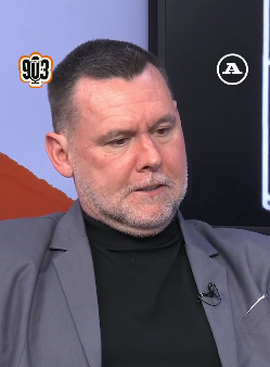 psg__chief's tweet photo. 🚨🗣️Maniche (Former Portugal NT player) to Cabine Sport :

"Many players on the national team are uncomfortable and unhappy because every time they arrive at the national team the topic is 'Ronaldo' even after a victory. Argentina are in smooth transition from the Messi era but we(Portugal) are stuck with a player that doesn't want any other to be a star but himself"