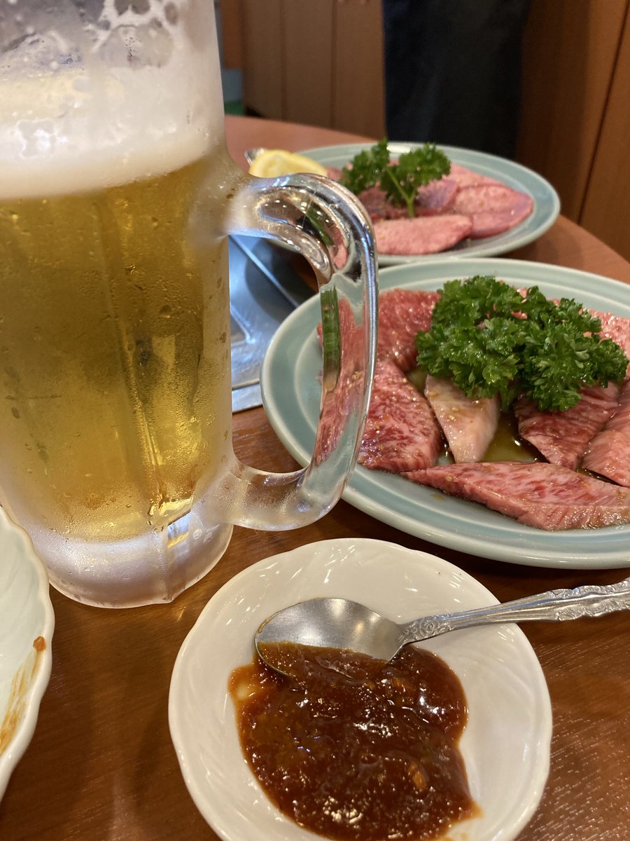 nihonbashiko's tweet photo. 昭和臭漂う
有楽苑🥩

鹿児島牛A-5ランク
カルビ🐃
もろきゅうの
自家製みそ
めちゃ美味でした🍻

ご馳走様でした

#有楽町
#有楽苑
#焼き肉
#鹿児島牛
#和牛
#昭和臭 https://t.co/bpeVALtQkF