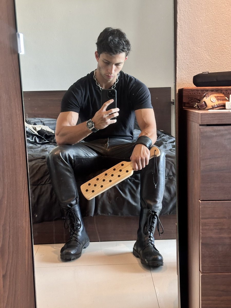JaydenSteeleXXX's tweet photo. My boots won’t clean themselves https://t.co/qTm14vaHEa