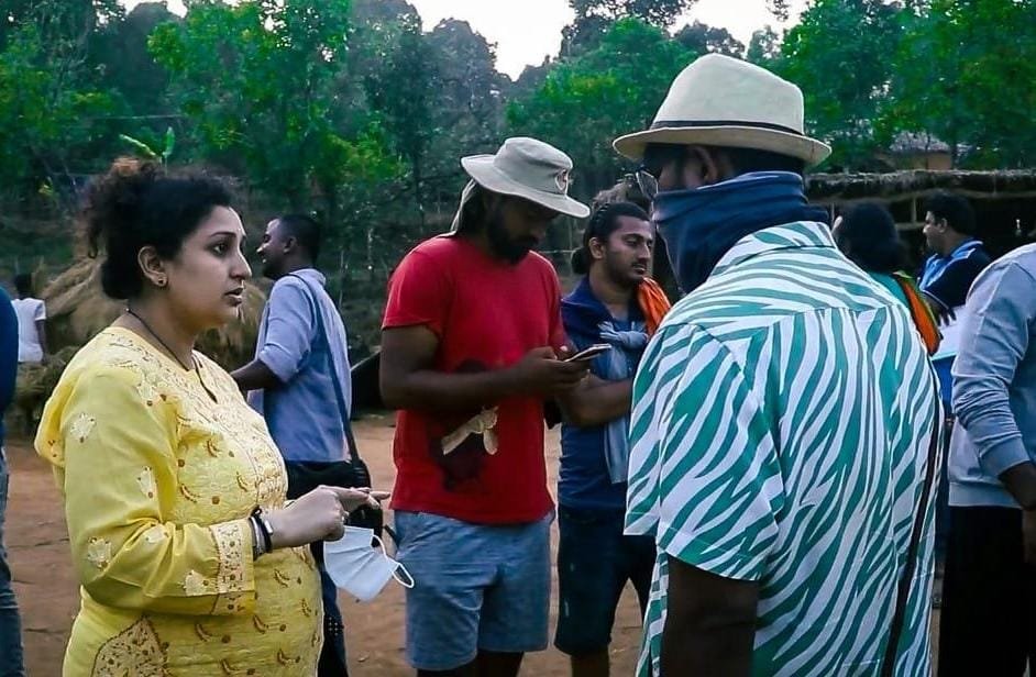 PragathiRShetty's tweet photo. Four years of ‘Kantara’. ❤️

‘ಕಾಂತಾರ’ ನನಗೆ ಕೇವಲ ಒಂದು ಸಿನಿಮಾ ಅಲ್ಲ. ನಮ್ಮ ಮಣ್ಣಿನ ಸೊಗಡು, ನಮ್ಮ ಜನರ ಬದುಕು, ನಮ್ಮ ನಂಬಿಕೆ ಮತ್ತು ನಮ್ಮ ಸಂಸ್ಕೃತಿಯನ್ನು ತೆರೆಮೇಲೆ ಕಟ್ಟಿಕೊಟ್ಟ ಒಂದು ಸುಂದರ ಪಯಣ.

From the first sketch to the final look, every costume was created with one thought, to stay true to the world of ‘Kantara’.

Every character, every fabric and every little detail had a story behind it. We wanted every look to feel natural, real and rooted in the world of ‘Kantara’.

ನಮ್ಮ ಜೊತೆ ನಿಂತ ಇಡೀ ತಂಡಕ್ಕೂ, ಈ ಕಥೆಯನ್ನು ತಮ್ಮದೇ ಕಥೆಯಂತೆ ಸ್ವೀಕರಿಸಿದ ಪ್ರತಿಯೊಬ್ಬರಿಗೂ ಹೃದಯಪೂರ್ವಕ ಧನ್ಯವಾದಗಳು. 🙏🏽

Four years later, ‘Kantara’ still feels very special.

A film that changed our lives. ❤️

#4YearsOfKantara #RishabShetty #Kantara #PragathiRishabShetty