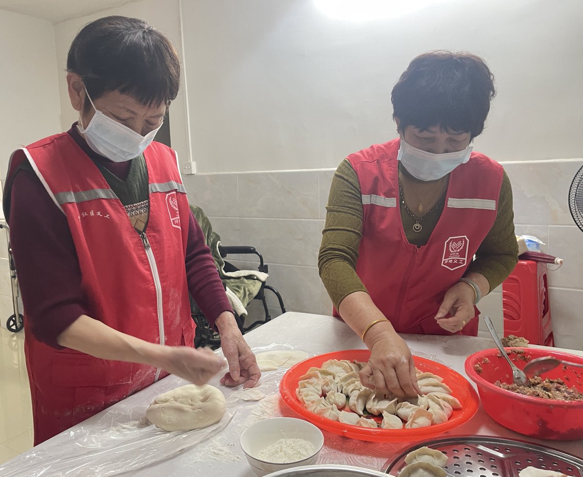 HallieYl3's tweet photo. Esta semana ayudamos a distribuir alimentos a las personas mayores del barrio. Cada pequea acción cuenta! , https://t.co/qdx6E6nb9f