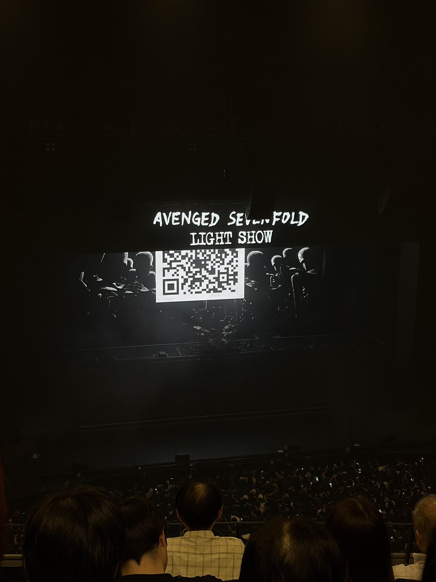 c_5's tweet photo. 悲報: A7Xのライヴ、演出用のQRコードをスキャンできず滅ｗ https://t.co/k8yCoD4Fuv