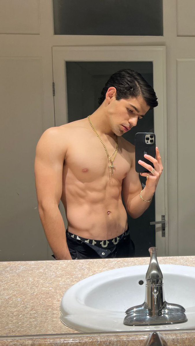 hashas1720's tweet photo. #morbo #hetero #amateur 🤤🤤🤤🥵 https://t.co/yPtZlmUyPk