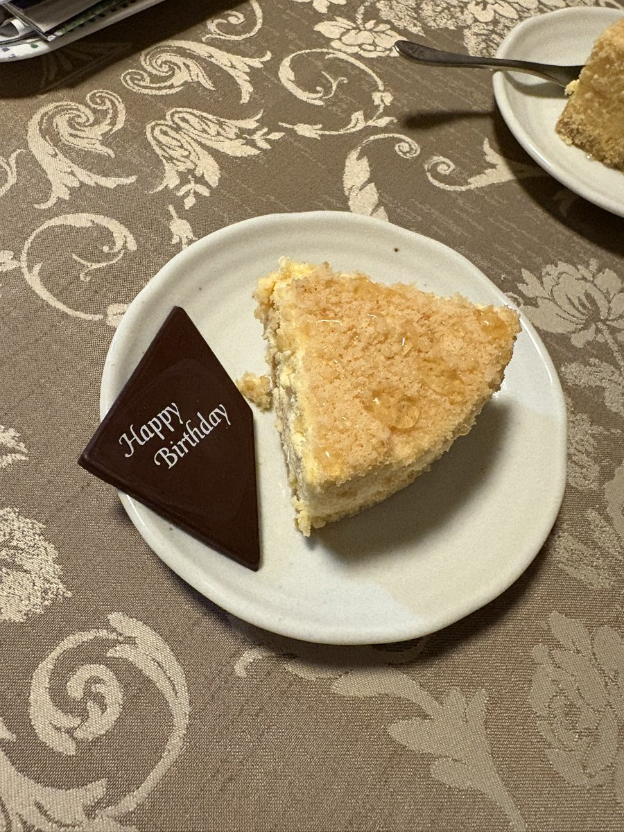 gakuthan3901's tweet photo. チーズケーキうまうま
やっぱり甘いのがいちばん美味い https://t.co/TWuxLR8QxL