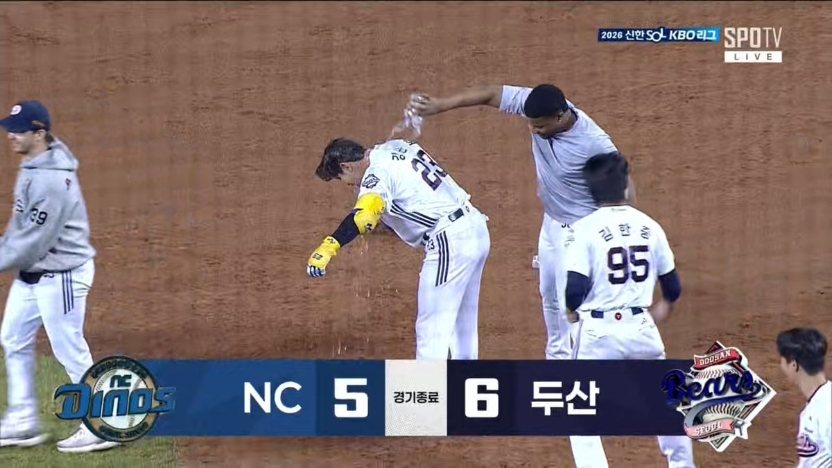 touchdownsix's tweet photo. 큰이벤트는 말고 이제  이런 끝내기땅볼같은 작은이벤트를 https://t.co/scr6bpGuQL