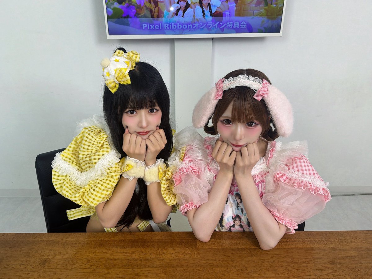 pixel_ribbon's tweet photo. 2日連続のオンライン特典会ありがとうございました🎀

リメイクTでいつもと違う髪型のぴくりぼちゃんもかわいいね🤲🏻✨✨
みんなお名前呼んでもらえて明日からまた頑張れるかな？💭

明日はしーちゃんがSASUKEアイドル予選会2026に出場します❤️‍🔥
しーちゃん頑張れ🇯🇵♡ みんなで応援しよ〜🩵

#PixelRibbon #ぴくりぼ