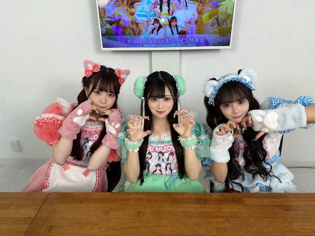 pixel_ribbon's tweet photo. 2日連続のオンライン特典会ありがとうございました🎀

リメイクTでいつもと違う髪型のぴくりぼちゃんもかわいいね🤲🏻✨✨
みんなお名前呼んでもらえて明日からまた頑張れるかな？💭

明日はしーちゃんがSASUKEアイドル予選会2026に出場します❤️‍🔥
しーちゃん頑張れ🇯🇵♡ みんなで応援しよ〜🩵

#PixelRibbon #ぴくりぼ