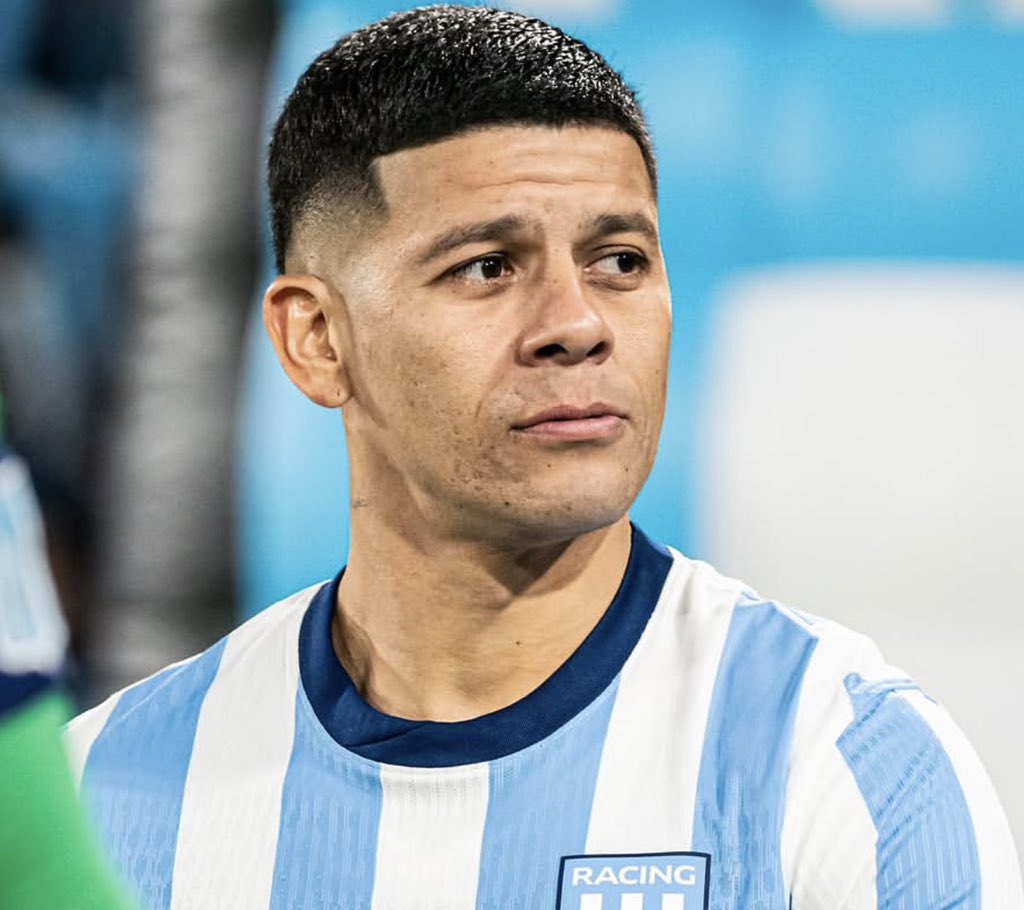 juampideluca_'s tweet photo. Marcos Rojo NO SE PRESENTÓ A ENTRENAR: tiene decidido no jugar más en Racing. ⚠️

Se fue muy disconforme de la reunión con Milito ante la inflexibilidad del presidente de La Academia. 

Está presionando para poder salir a Estudiantes de La Plata.

Seguramente sea sancionado. https://t.co/65eEzvCtno