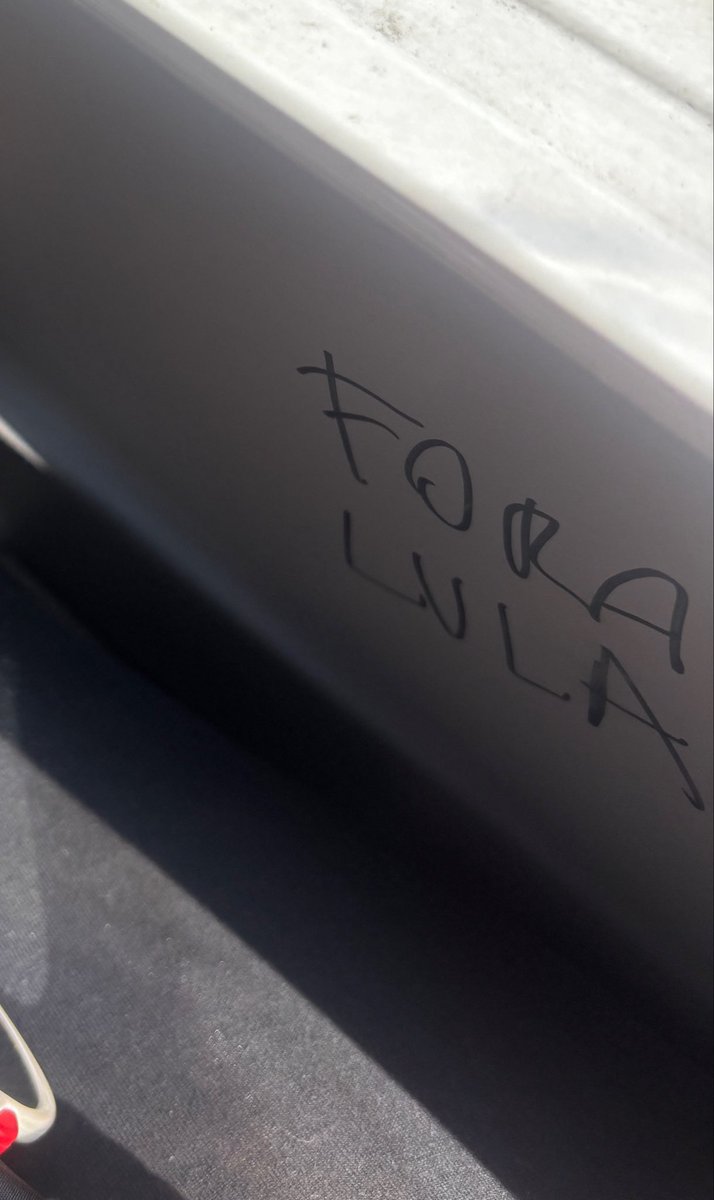 necolissr's tweet photo. @BRTMobiRio pode manifestação política dentro de serviço público? ônibus e902099 https://t.co/Fuj3MSL3bl
