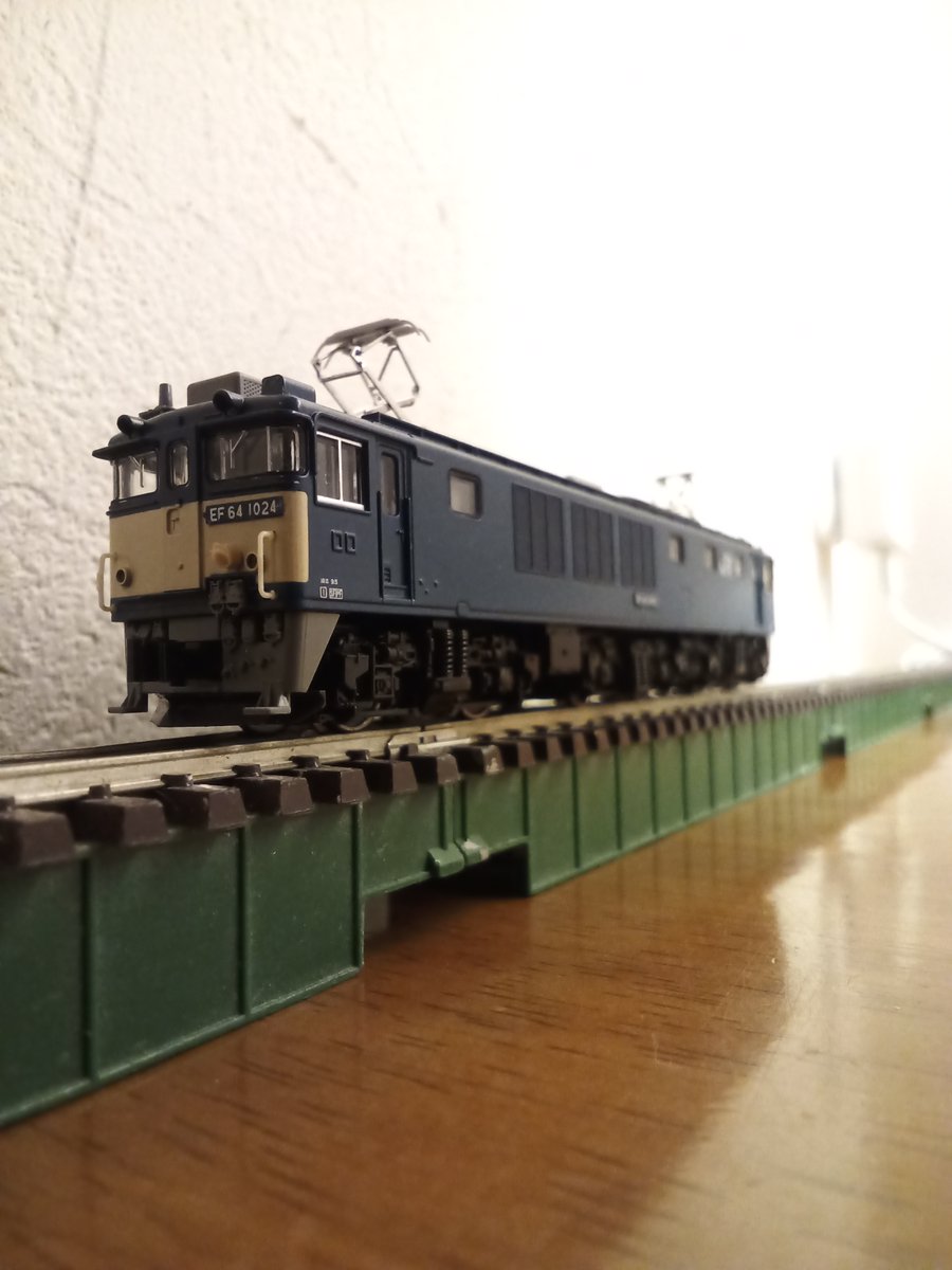 donguri273's tweet photo. 友人から譲渡してもらいました。
KATO 3024-3 EF64 1000 一般色JR貨物クーラー搭載車
だそうです。
やっぱりEF64はイケメンですね
みんなが持ってる釜たちも教えてほしいです!
#EF64
#KATO
#Nゲージ https://t.co/TeKnZmnfBm