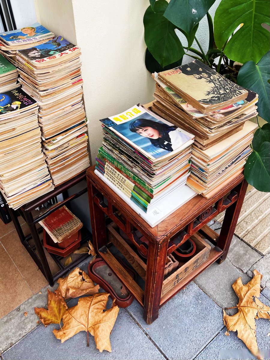 LASHAWNODR4ybz's tweet photo. Organicé mis cosas viejas hoy. Doné ropa que no uso, reparé un libro roto y encontré fotos que se me habían perdido. Pequeos pasos para ordenar el espacio y el corazón. https://t.co/WdkJrnN8YF