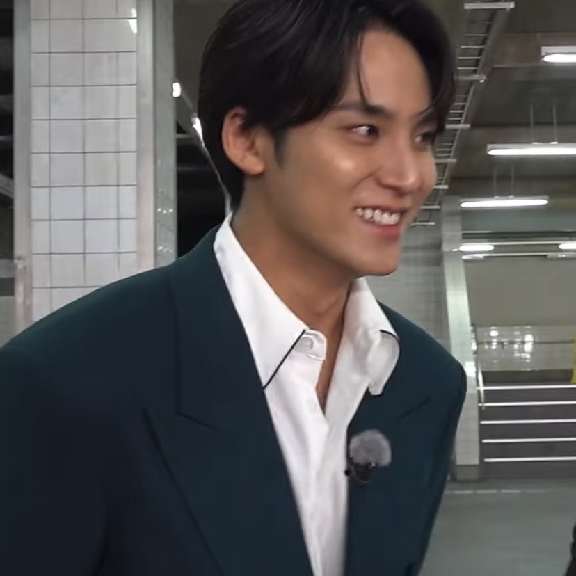 gyustarlit's tweet photo. i miss your pretty smile :( https://t.co/H97Teln0py