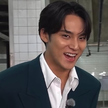 gyustarlit's tweet photo. i miss your pretty smile :( https://t.co/H97Teln0py