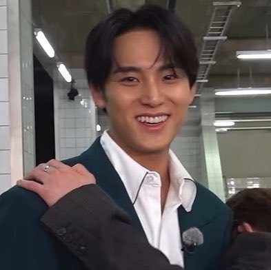 gyustarlit's tweet photo. i miss your pretty smile :( https://t.co/H97Teln0py