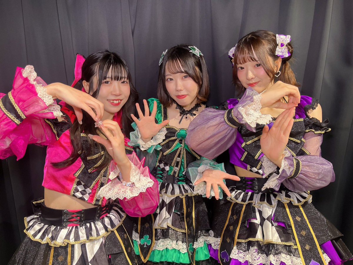 Tiara_Palette's tweet photo. 『NEO IDOL LEGION』
📍 新宿DHNoA
ありがとうございました💜

平日の夕方に会いに来てくれてありがとうございました^ᴗ ̫ ᴗ^♩
超超超嬉しかったです🫶
fortunebetどうでしたか〜？？
グッズをお楽しみに😊
9月もとっても楽しかったな⚔️🛡
10月もいっぱい思い出作ろうね♡♡
写真は9月さんきゅーのポーズ👍

次のライブは
『ジョイフル三の輪アイドルフェス』
📍 ＭＪハウス 13:50からです🫶
まってるね〜!!!
はるしゃん💜♠️

セトリ🎶
きゅんきゅんステップ
君と僕で描く未来
米衝動
#ティアパレ