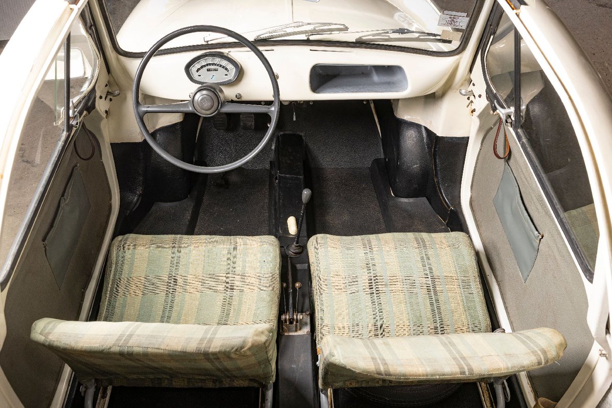 UltimativCars's tweet photo. #GoodwoodRevival2026
The #Piaggio #Vespa 400|#Vespa (1957-61) was a tiny #Italy-thought, but #France-built #Cabriolet-#Limousine & produced in 30.076 units, of which 1.7k were exported to the US.
This #white '58 #French-unit, estimated at £10-15k, was sold w/oR at only £5.175. https://t.co/AJo7z4eycb