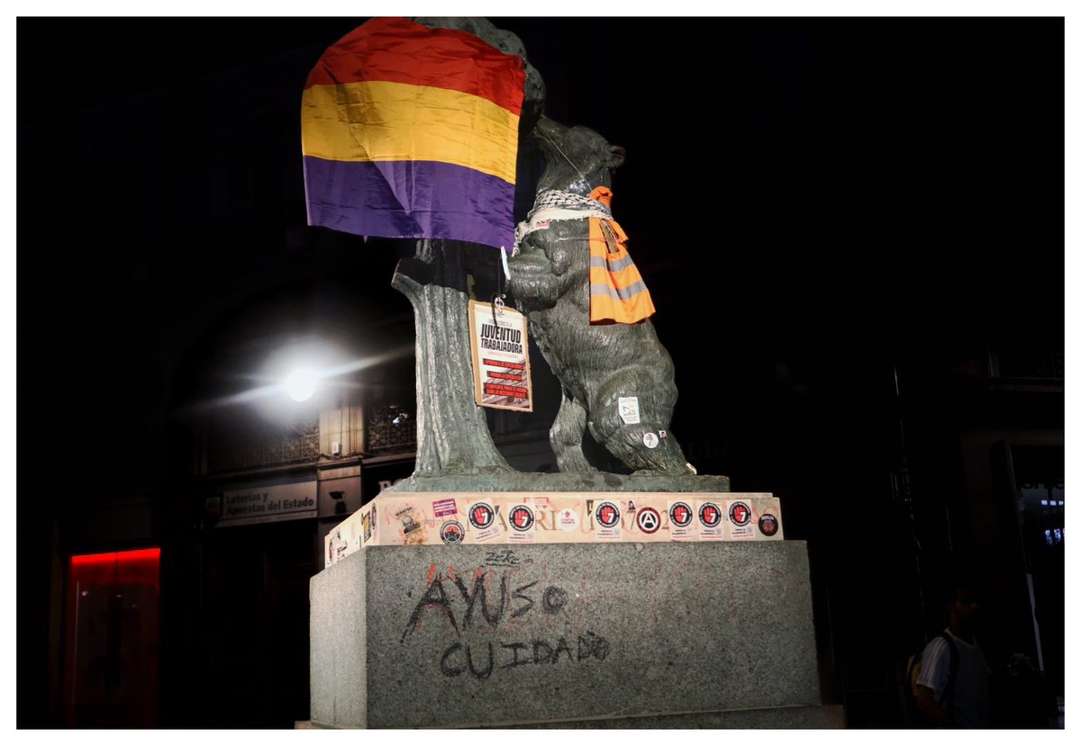 Inigosierra's tweet photo. El oso y el madroño, Sol (Madrid)
25S

#madrid #maricarmen #sol #canon #huelga #oso #republica #vivienda https://t.co/B42ySLJyGK