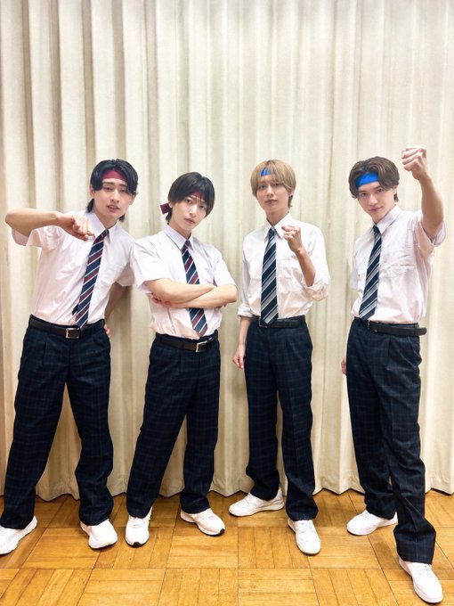 Four members of KEY TO LIT—Iwasaki Taisho, Inoue Mizuki, Nakamura Reya, and Igari Soyah—pose in school uniforms with ties and headbands, promoting their upcoming segment "NextDoorSqui10" where they portray school supporters. The image captures the four performers standing together in a casual, playful formation against a curtain backdrop, matching the text's preview of their appearance in the show.