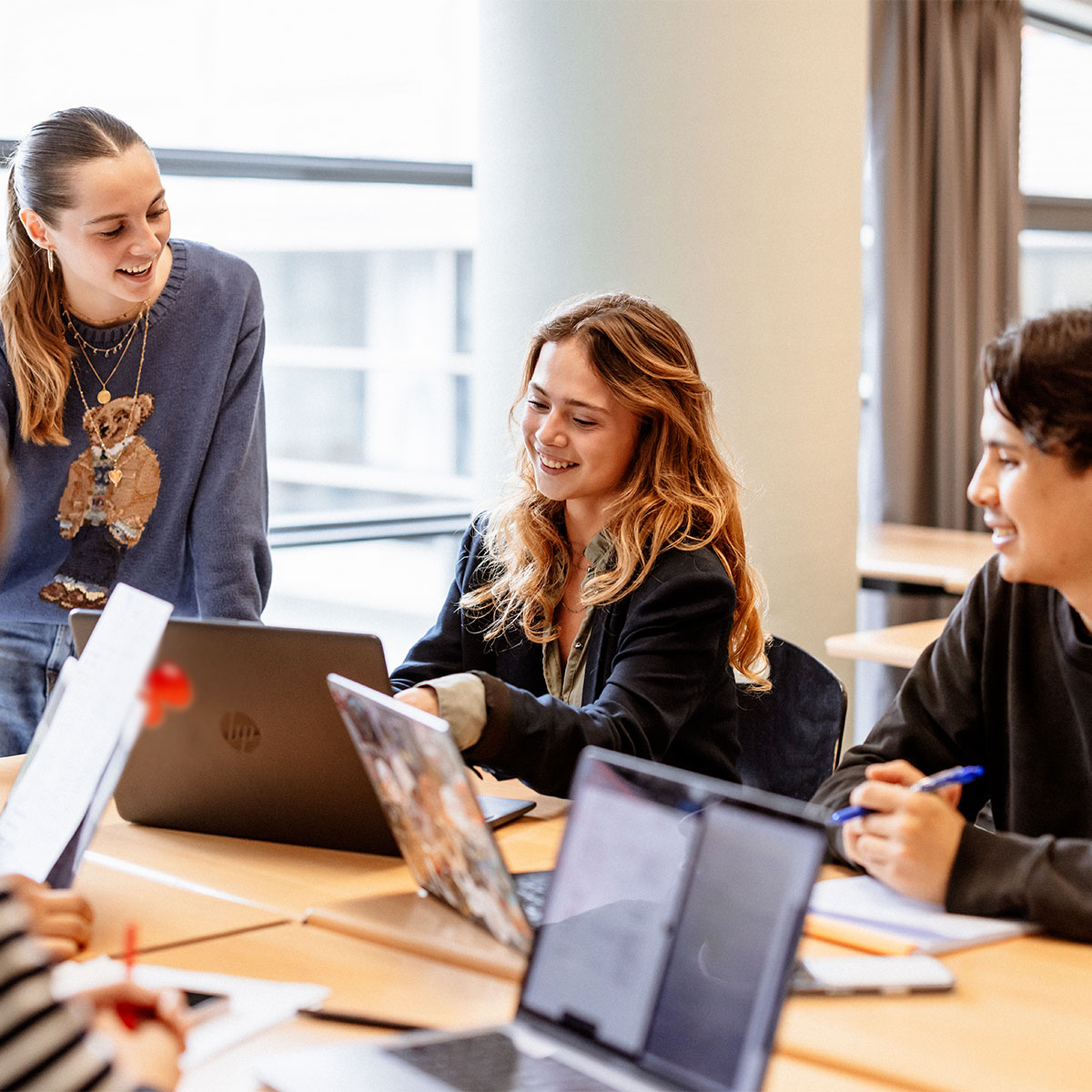 SKEMA_BS's tweet photo. Are you about to start your studies in France and wondering whether you can work while you study? This guide covers everything you need to know, from working hours and part-time jobs to pay, internships, and life after graduation: https://t.co/NAMti767bl #WeAreSKEMA https://t.co/gUNWzZAtXb