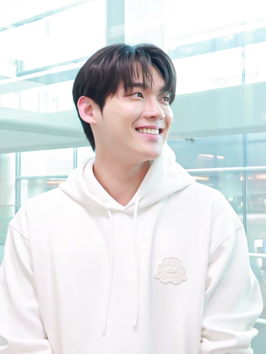 CukkuMeme's tweet photo. Anh cún của bé ơi
Bé vẽ ông mặt trời 

KIM YOON SIK PARIS FASHION WEEK
#KIMYOONSIKPFWSS27
#YOONSIKINPARIS https://t.co/u7gM1vRUnI