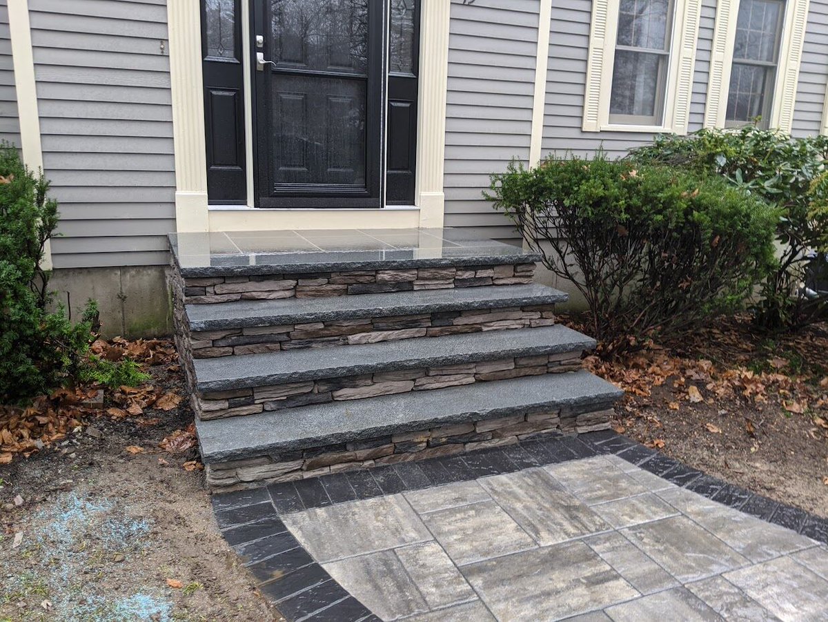 abucklandscaper's tweet photo. If you’re looking to upgrade your front entrance with beautiful, durable pavers, let’s chat! We’d love to help you create a stunning first impression for your home.

#lawn #lawncare #landscaping #ABuckleyLandscaping #professionallawncare #yardgoals #pavers #frontdoorsteps https://t.co/kNPR8vByNh
