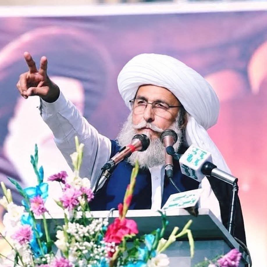 DoBhaiAirs's tweet photo. السلام وعلیکم، سوشل میڈیا، ٹک ٹاک فیس بک وغیرہ پر سعد بھائی انس بھائی اور شاہ صاحب کو یہ سیفی امامہ پہنا کر AI سے فوٹو بنائی جا رہی ہے۔ اخر ہماری شان رضوی امام کو کیوں تبدیل کیا جا رہا؟ یہ ہمارے لیے بالکل بھی قابل قبول نہیں ہے اور نہ ہوگا ! ہمارے پیر بابا جان ہیں کوئی سیفی نہیں ! https://t.co/V12wGjgVl7