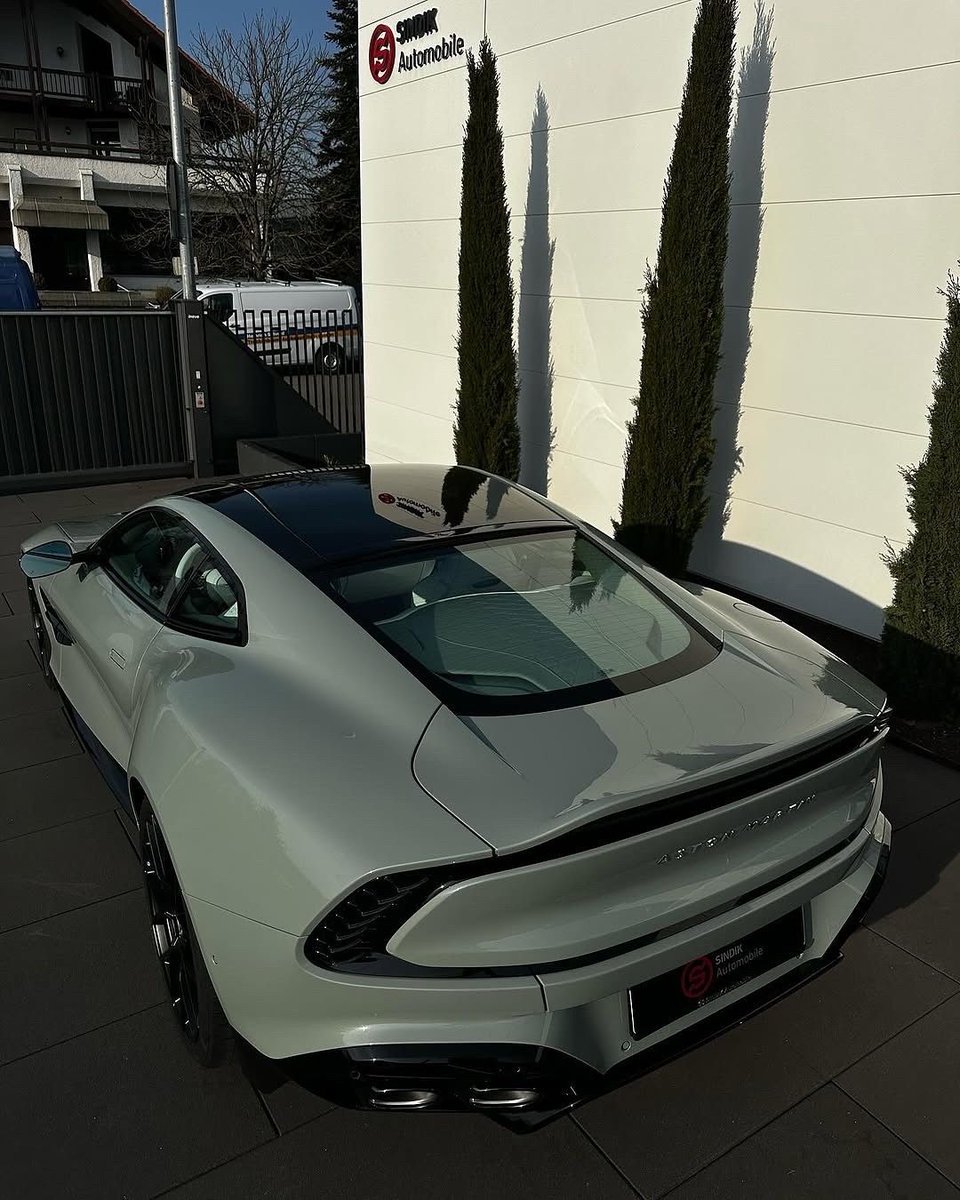 TheAutoHub's tweet photo. Aston Martin Vanquish https://t.co/su7Od3TjOt