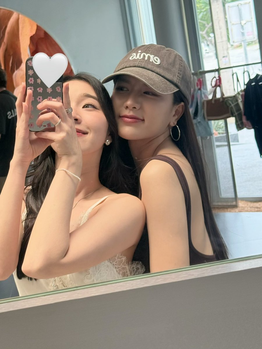 ayaorapan's tweet photo. มาแล้วว 2 ทุ่มวันนี้มาดู Vlog #MieAya 
at Pattaya กันงับ 🌊🩵✨
ในที่สุดพี่มี่ก็พาญ่าไปพัทยาได้สำเร็จแย้ว! 

#VlogMieAyainPattaya
#PlusA https://t.co/VmXzOgTdvJ