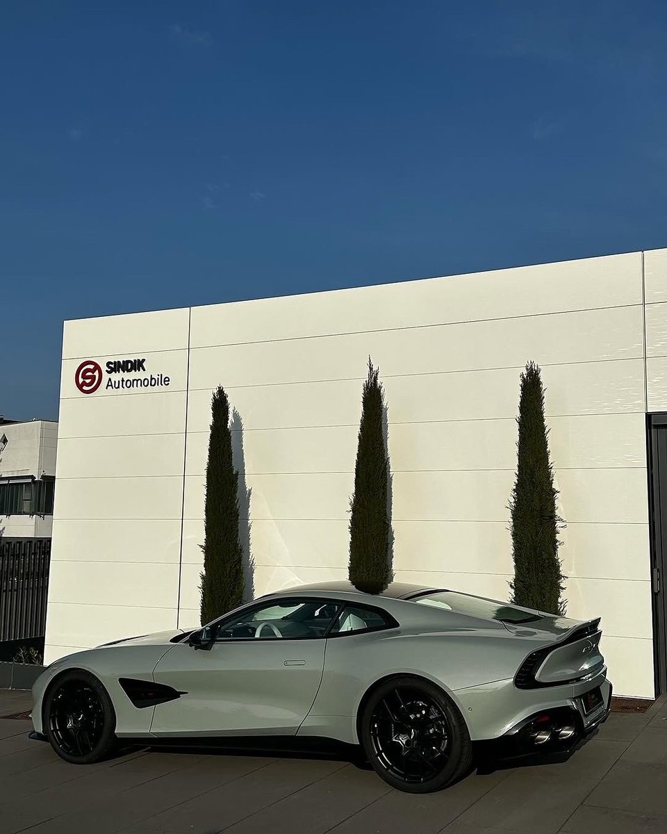 TheAutoHub's tweet photo. Aston Martin Vanquish https://t.co/su7Od3TjOt